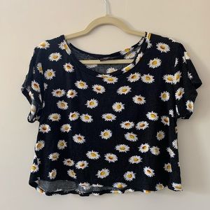 Daisy Short Sleeve Crop Top